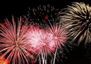 staedtereise-eventreise-silvester-silvesterreise-party-feuerwerk-stadt