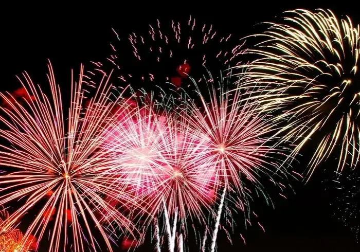 staedtereise-eventreise-silvester-silvesterreise-party-feuerwerk-stadt