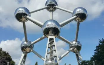 belgien-brüssel-atomium-vorderansicht-am-tag.jpg