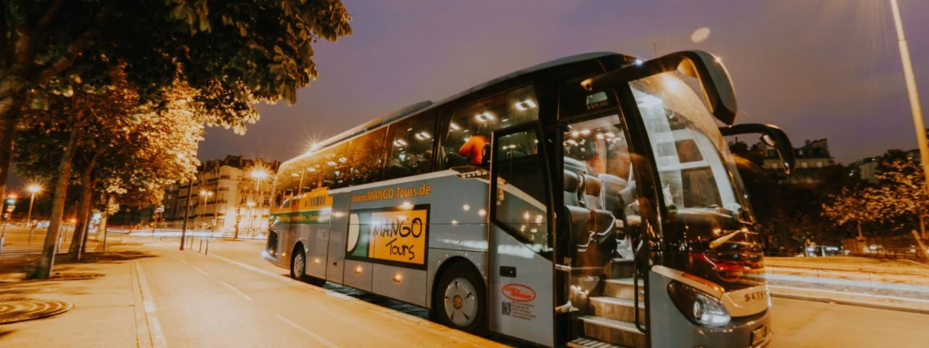 busreise-Frankreich-Paris- Ausflug-Lichterfahrt-bus