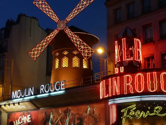 eventreise-valentinstag-paris-moulin-rouge-kabarett-aktivität-für-paare