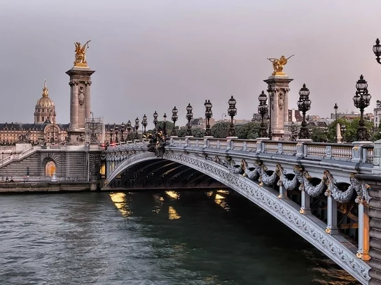 frankreich-paris-stadtereise-busreise-bootsfahrt-bruecke-pont-alexandre-3