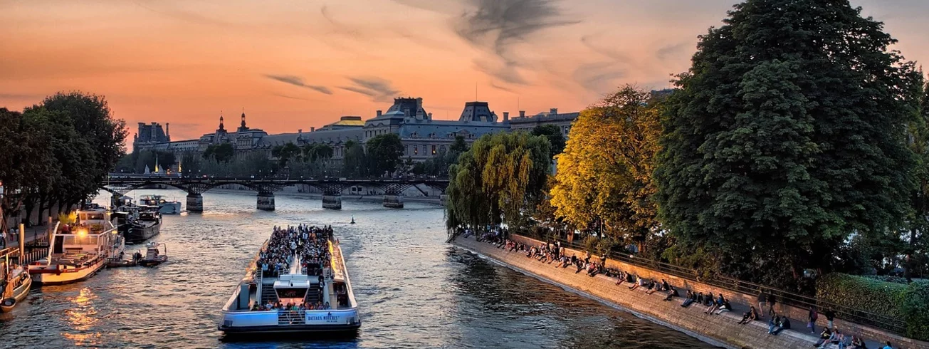 frankreich-paris-stadtereise-busreise-bootsfahrt-seine-sonnenuntergang