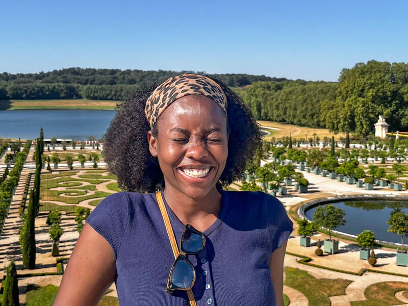 Gamu im Schlossgarten von Versailles beim Ausflug von Paris mit MANGO Tours
