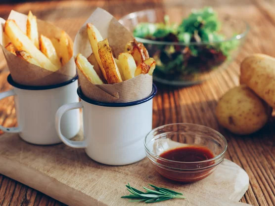 pommes-und-kartoffeln-in-amsterdam-lokale-spezialitaet