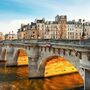 Bootsfahrt an der Pont neuf in Paris 