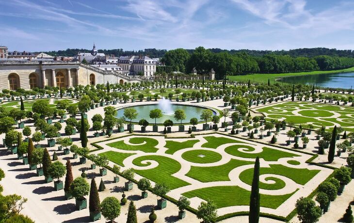 Orangerie von Versailles mit klarem Himmel