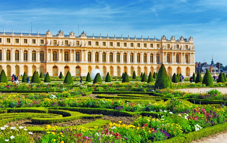 Schloss Versailles mit klarem Himmel