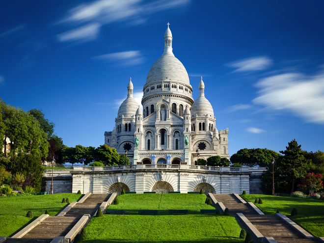 Basilique Sacré Coeur de Montmartre in Paris bei schönem Wetter