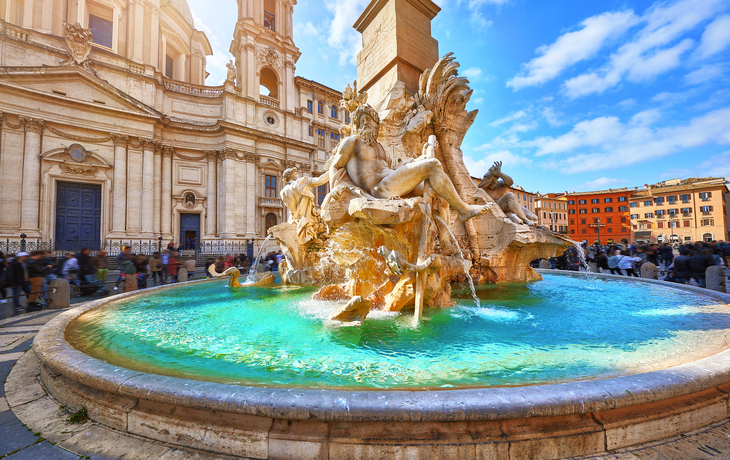 Vierströmebrunnen in der Mitte der Piazza Navona mit Mango Tours