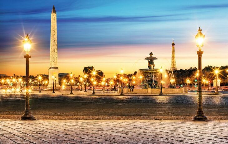 Paris Place de la Concorde bei Nacht mit Mango Tours