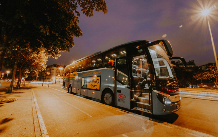 MGT-Bus bei Lichterrundfahrt in Paris mit Mango Tours