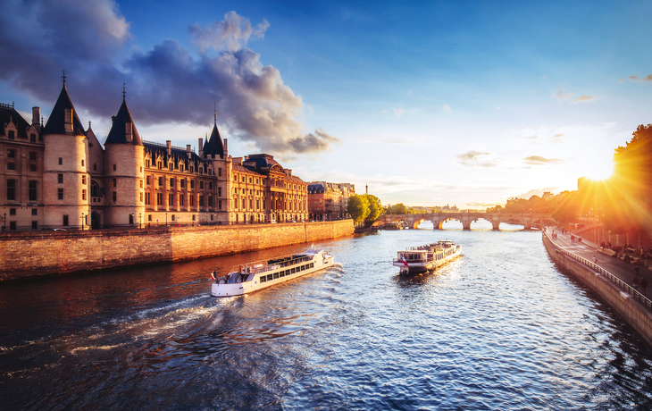 Sonnenuntergang in Paris bei der Mango Tours Bootfahrt