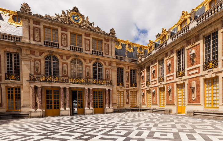 Innenhof vom Schloss Versailles mit Mango Tours