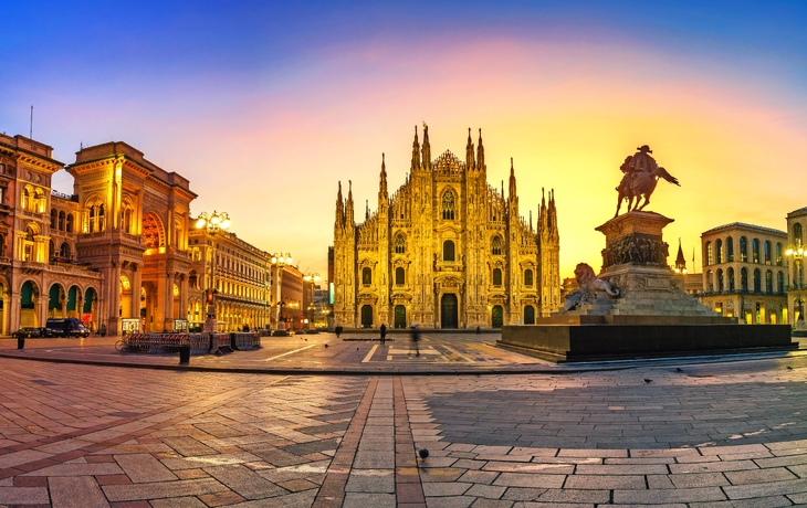 Mailand - Piazza del Duomo bei erstem Sonnenlicht mit Mango Tours