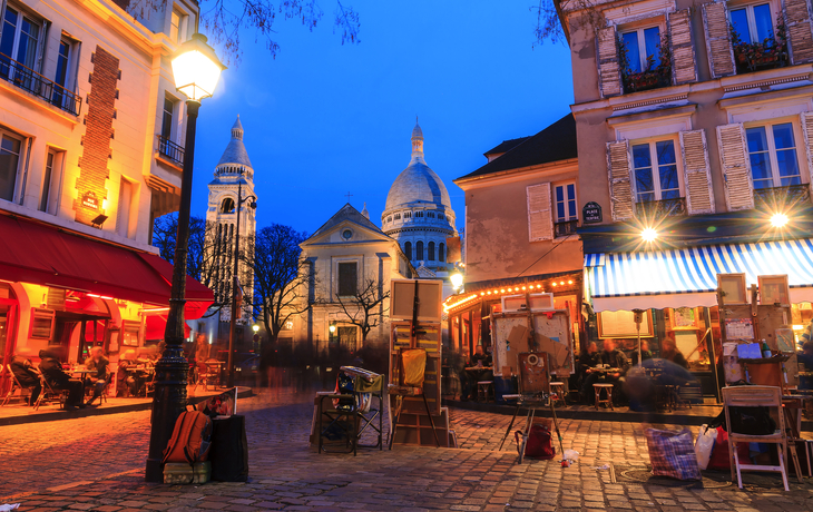 Blick auf Sacre-Coeur vom Place du Tertre in Montmartre