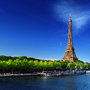 Seine in Paris mit Eiffelturm bei Sonnenaufgang