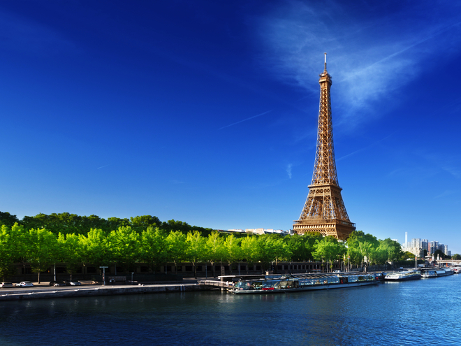 Seine und Eiffelturm in Paris mit Mango Tours