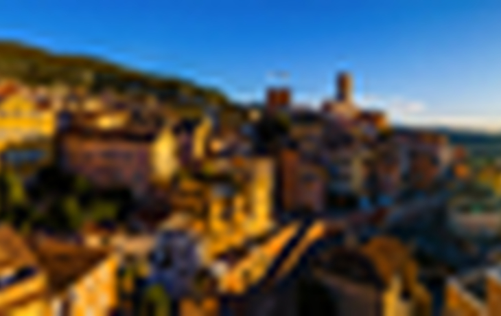 Grasse mit Mango Tours