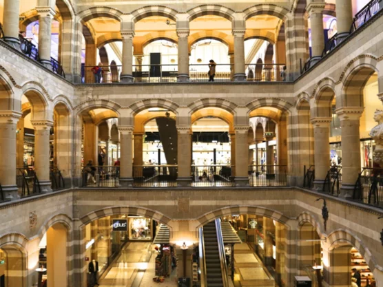 shopping-magna-plaza-amsterdam