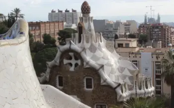 staedtereise-barcelona-ausflug-park-güell-ausblick-nbelig