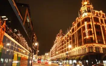 staedtereise-london-busreise-lichterfahrt-harrods-beleuchtet