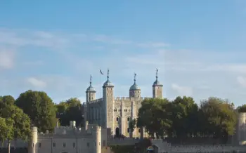 staedtereise-london-tower-of-london-aussenansicht-tag-ferne