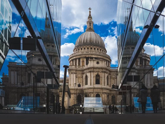 staedtereise-stadtrundfahrt-london-england-mango-tours-bus-st.-pauls-cathedral