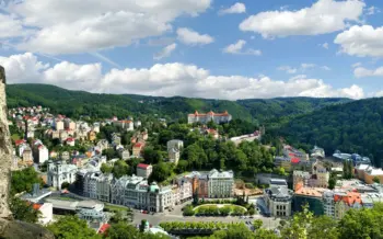 staedtereisen-prag-ausblick-ueber-karlsbad-karlovy-vary